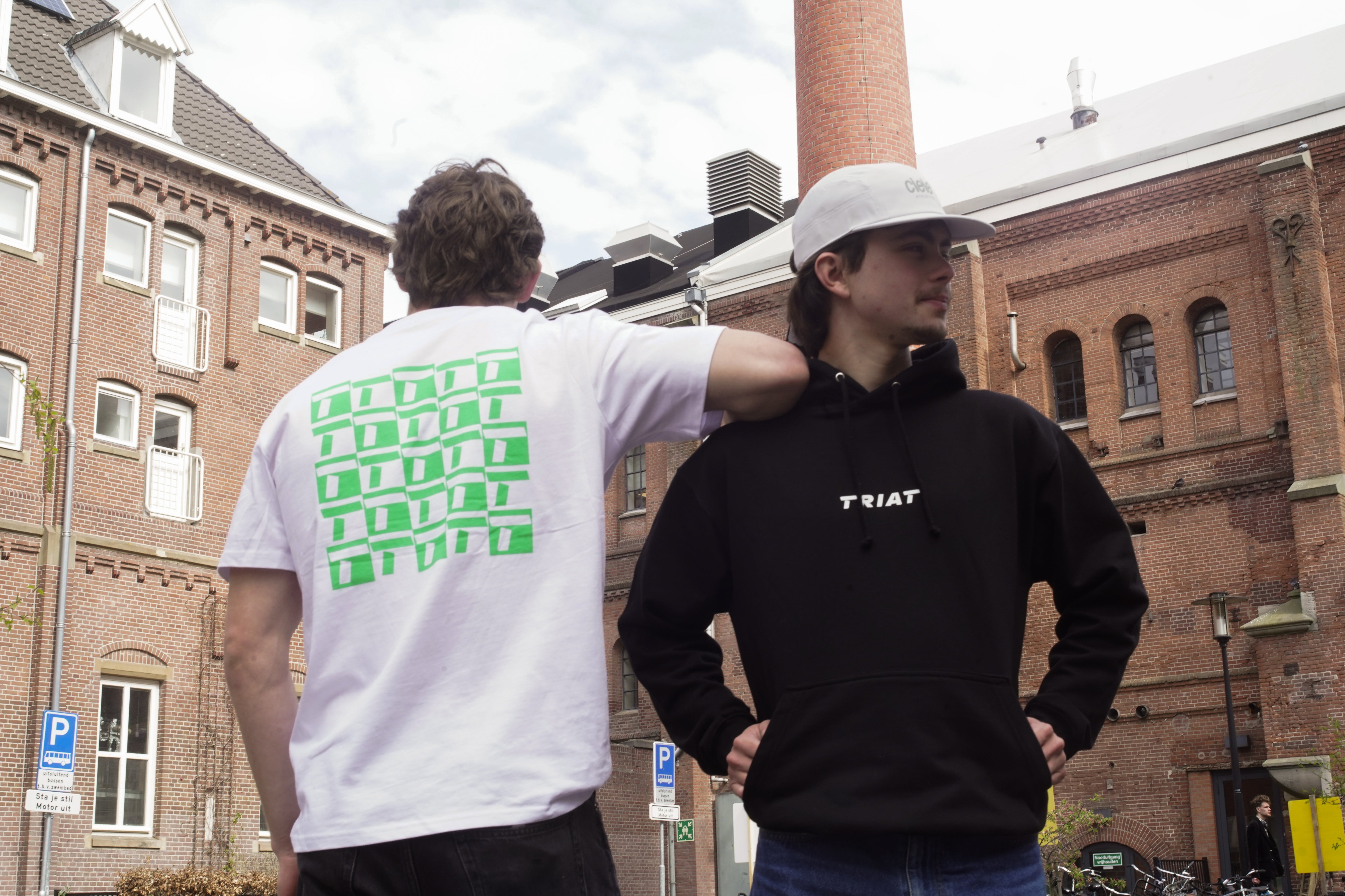 TRIAT Kapuzenpullover 