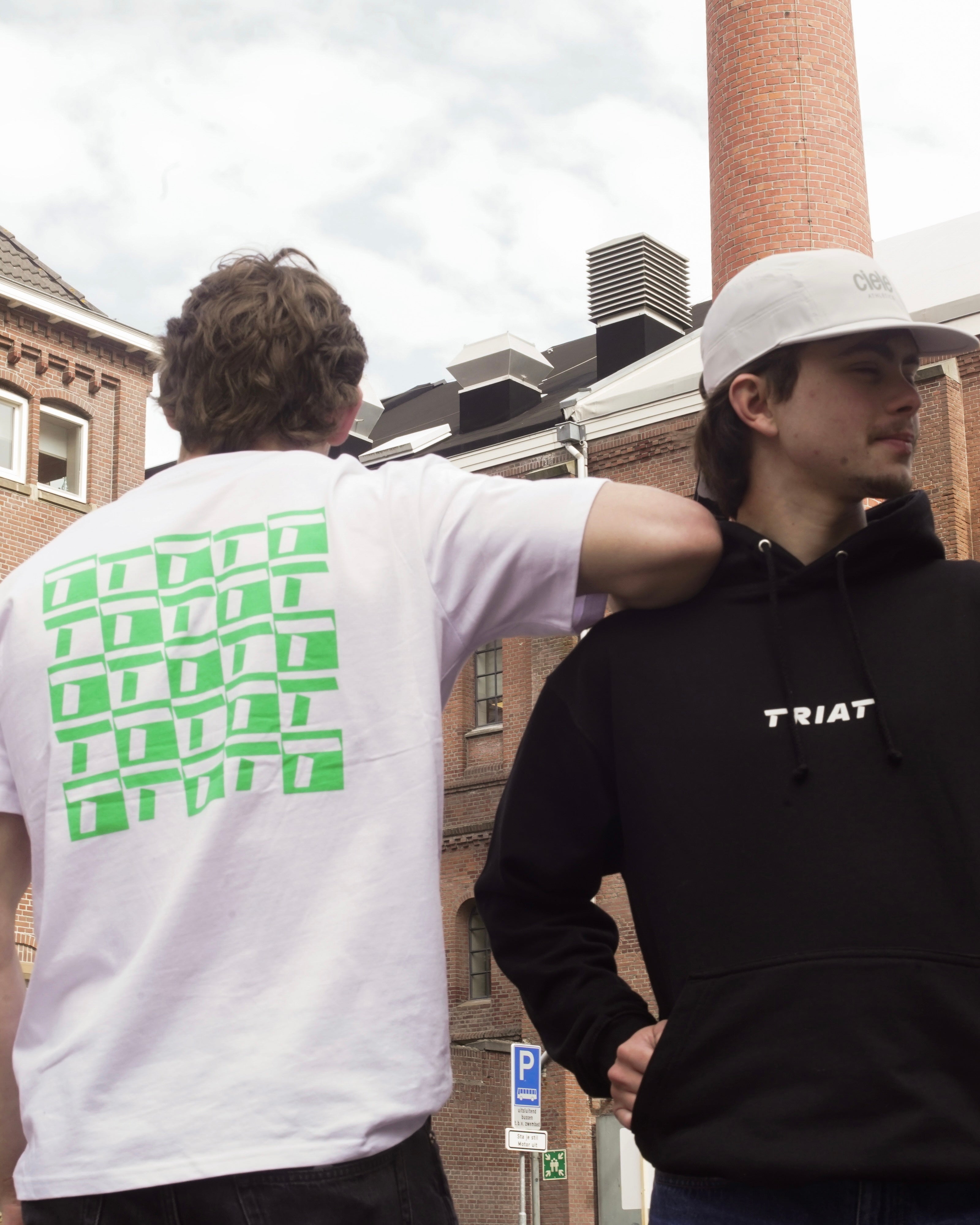 TRIAT Kapuzenpullover 