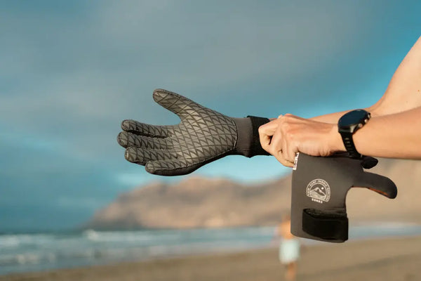 ZONE3 Active-Flex Swim Gloves 